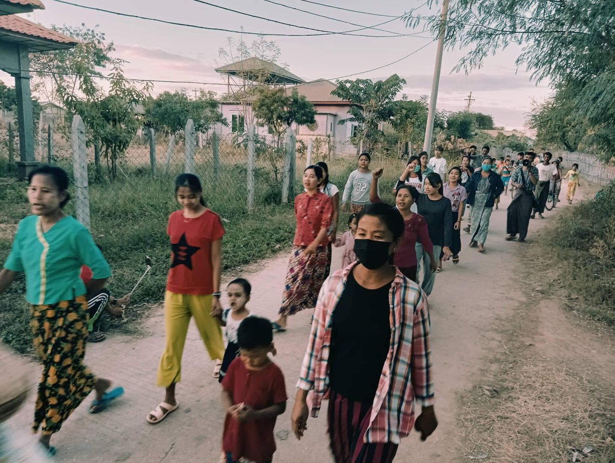 Khithitofficial's tweet photo. လက်ပံတောင်းတောင်ဒေသ လူထု သပိတ် စစ်ကြောင်း စစ်အာဏာရှင် တော်လှန်ရေး ချီတက် ဆန္ဒပြ
read more-> https://t.co/xTWx1RBu5D https://t.co/Ila6vIJ1tb