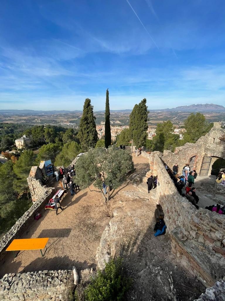 incasolcat's tweet photo. S'inaugura la 3a fase de la restauració del Castell de Gelida. Les obres, promogudes per l’@AjuntamGelida,@cultura_cat i INCASÒL, han permès reconstruir les parts del mur desplomades i incorporar la canalització de les aigües de la pluja.

➕️ informació: https://t.co/vtNgZ8vp4N https://t.co/CbOxqngxWT