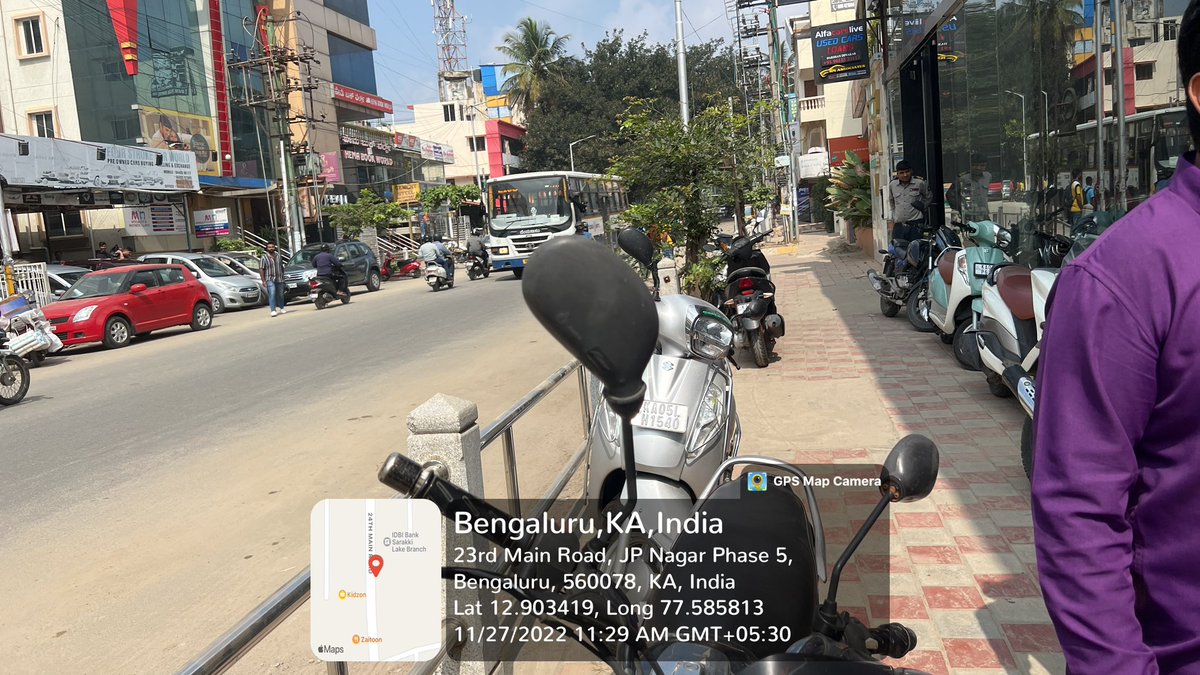 rajeshsound's tweet photo. Cars and 2 wheelers parked in foot path  24th Main road JP Nagar, 187 ward side (towards Nandini from Zaitoon) ,people are unable to walk,  request traffic police to take immediate action 
@btppubliceye @DCPSouthBCP @DCPTrWestBCP @BlrCityPolice  @AddlCPTraffic @CPBlr https://t.co/CEaZ9kkTeE