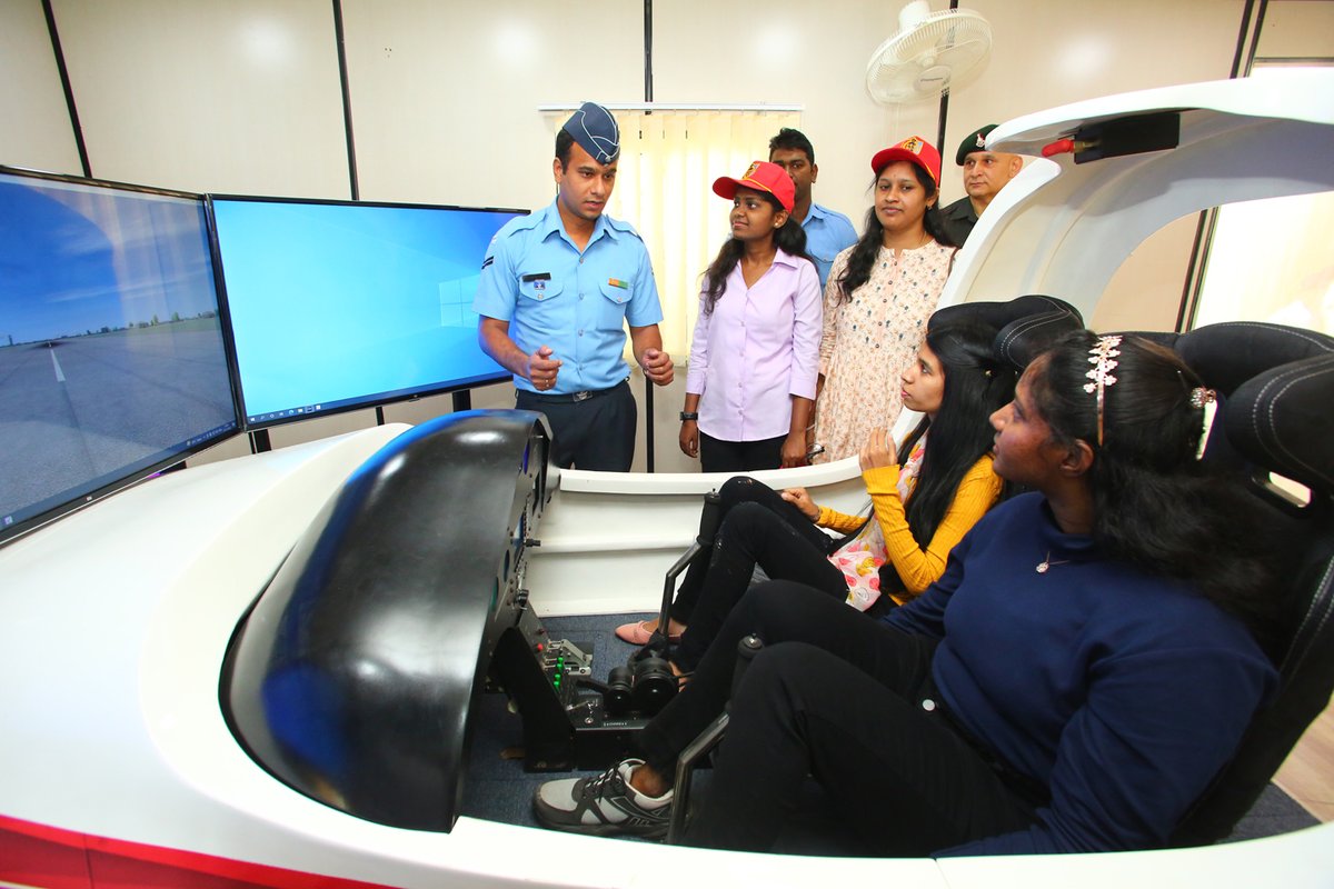 Ex-NCC Cadets get familiarized about the aircraft simulator at NCC Directorate (AP&amp;T) in Secunderabad on 27 Nov 2022.
3/4