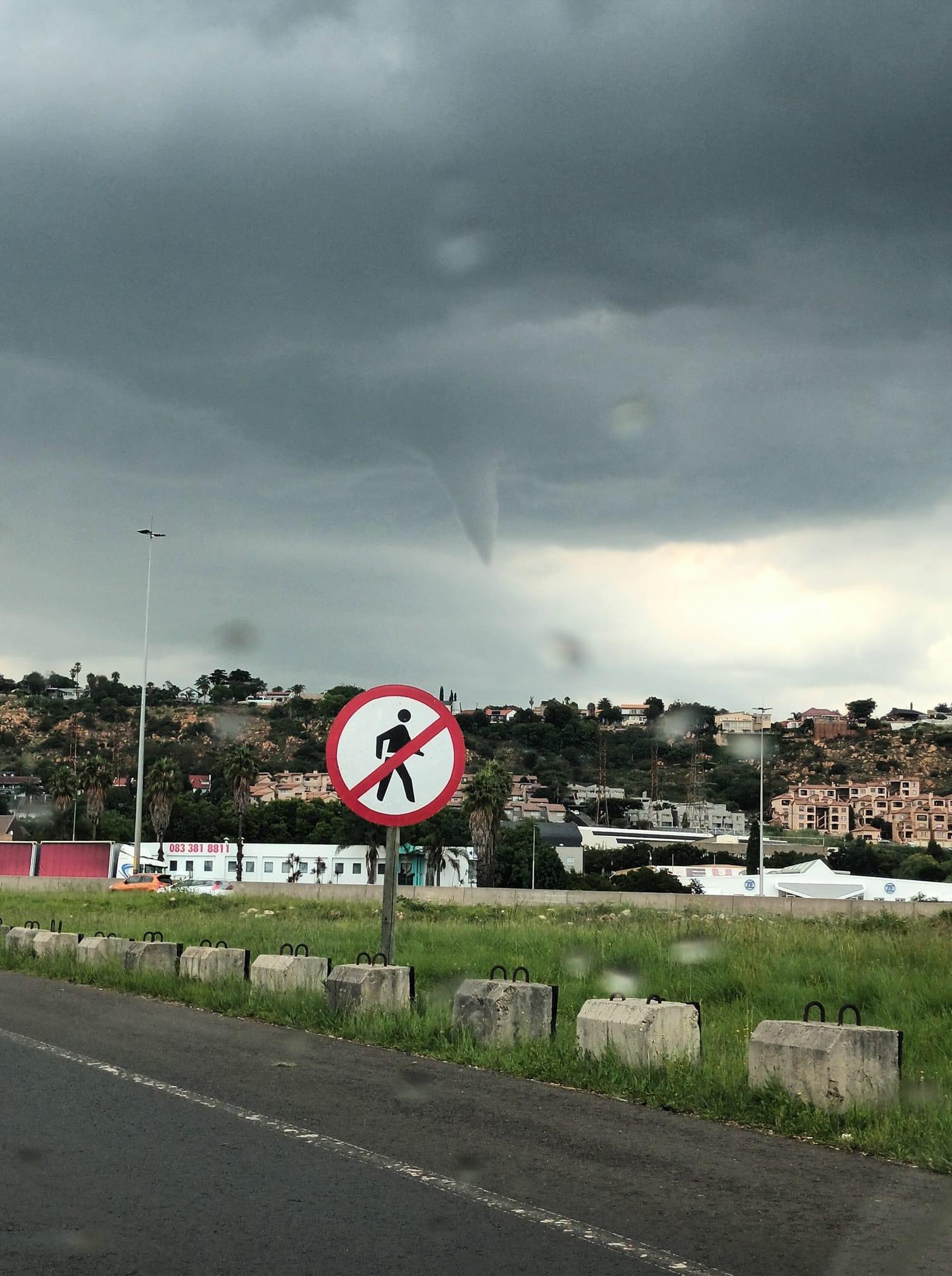 Gauteng Weather on Twitter "🔴 BREAKING FUNNEL CLOUD SPOTTED IN THE