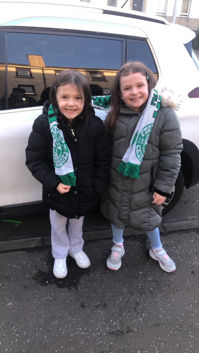 AndrewBoyle6's tweet photo. My girls’ first Edinburgh derby today! Let’s go! 💚👏 @HibernianWomen #hibees https://t.co/imGR3KgzTn