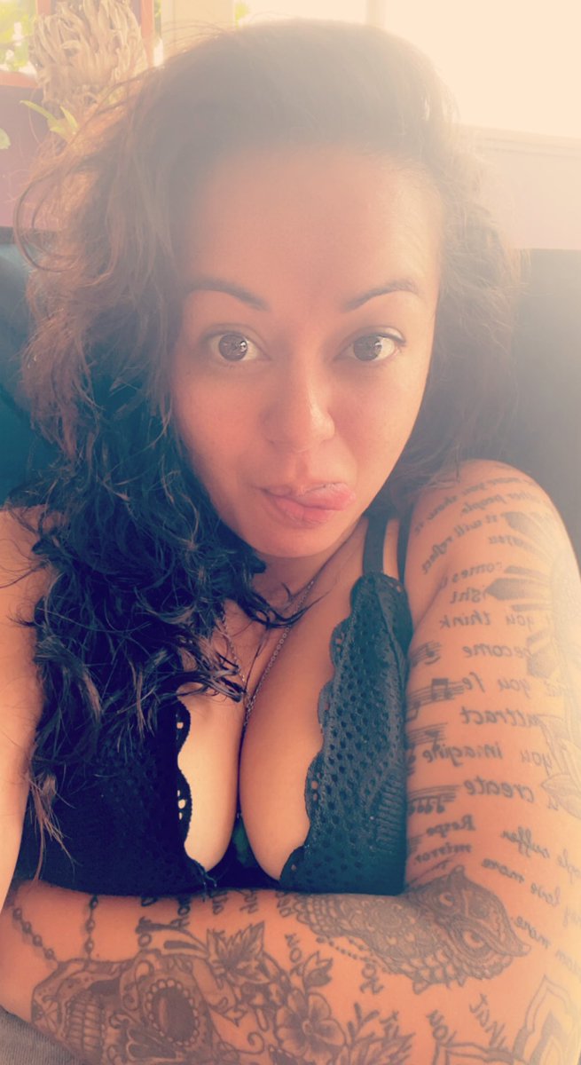 MisstressMichay's tweet photo. Who is feeling obedient today? Feel like spending your money on me? Give in to findom, relapse for me, subscribe to my page with free trial, talk to me 😏 https://t.co/yTt9pVTdYx
