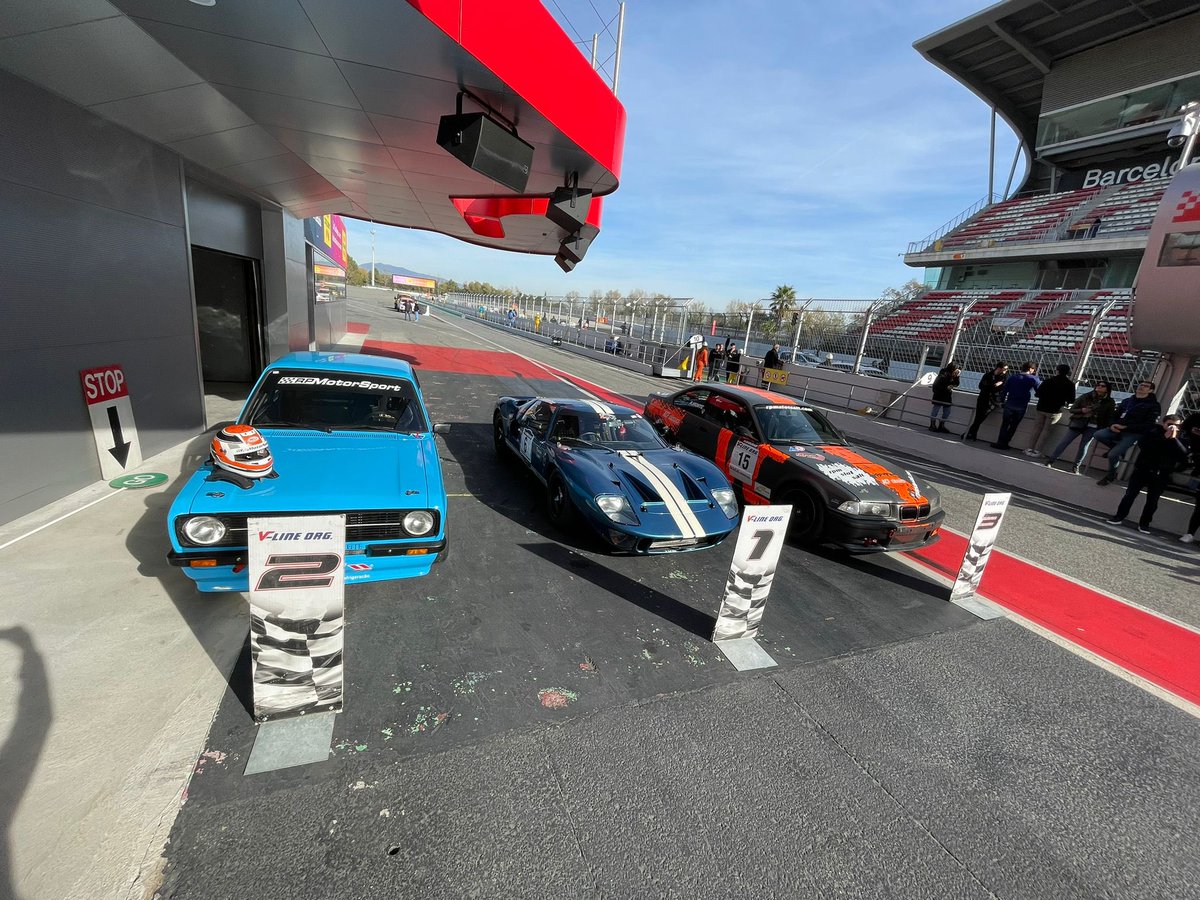 VLineOrg's tweet photo. Ganadores de la 1a carrera del #OpenOldtimer en el @Circuitcat_es
🥇 Jordi Puig (Ford GT40)
🥈 Ricardo Pereira (Ford Escort RS200)
🥉 Albert Monterrubio (BMW M3) https://t.co/2bVAxP8VTF