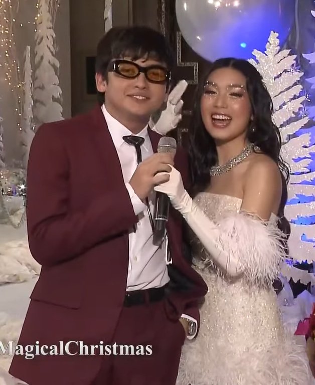 goldensdump's tweet photo. francine and seth are together!!

#FrancineDiaz 
FRANCINE OnStarMagicalXmas https://t.co/Fg8kQWwdOx