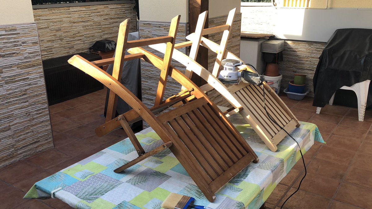 Yo, bien, aquí lijando las sillas para darles un buen mantenimiento 🤓 y tú? Que haces este maravilloso día de domingo? 🤔