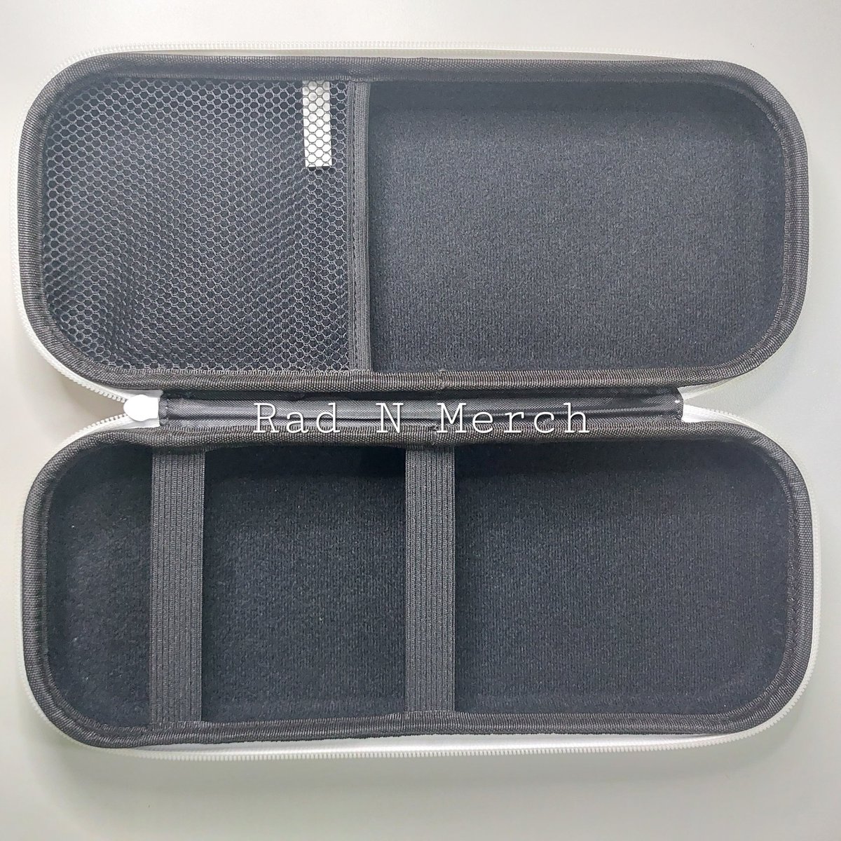 RadNMerchPH's tweet photo. ✨️GIVEAWAY✨️

📌rt&amp;like this tweet
📌rt this tweet > https://t.co/cxjiGYZbPn
📌reply any EXO pic

Prize: Official EXO Lightstick Pouch Ver 2

Ends on Dec 4 😊 Free shipping to the winner~

#RNMGiveaway #RNMOnhand #BeYou2Manila #BeYou2Cebu @weareoneEXO #EXO https://t.co/oB7LCEGVhz