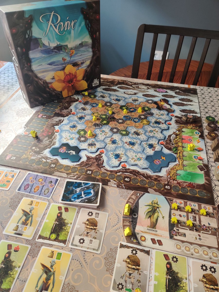 Acabo de jugar mi primera partida en solitario a REVIVE, de <a href="/AportaGames/">Aporta Games</a>.
Me gusta porqué es MUY sencillo de jugarlo y entenderlo pero...creo que requiere bastantes partidas para dominarlo y sacarte una buena puntuación. Buen juego, nota tras primeras impresiones...7/10.