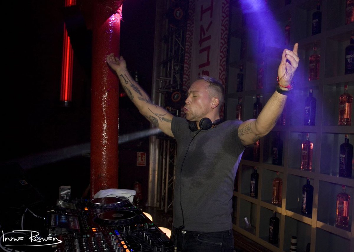 inmaroman's tweet photo. Las palabras para describir lo que este hombre lía ya se quedan cortas, una vez mas reventando @AliatarGranada
@oscarmartinezdj
#inmaroman
#inmaromanfotografia
#Granada
#OscarMartinezDj
#dj https://t.co/u8pQpNk8UI