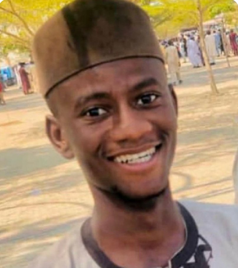 Mindset_Post's tweet photo. So Nigeria's secret service (SSS) arrested this young man for mocking the wife of the President on social media? https://t.co/Bn4bU7Rz10