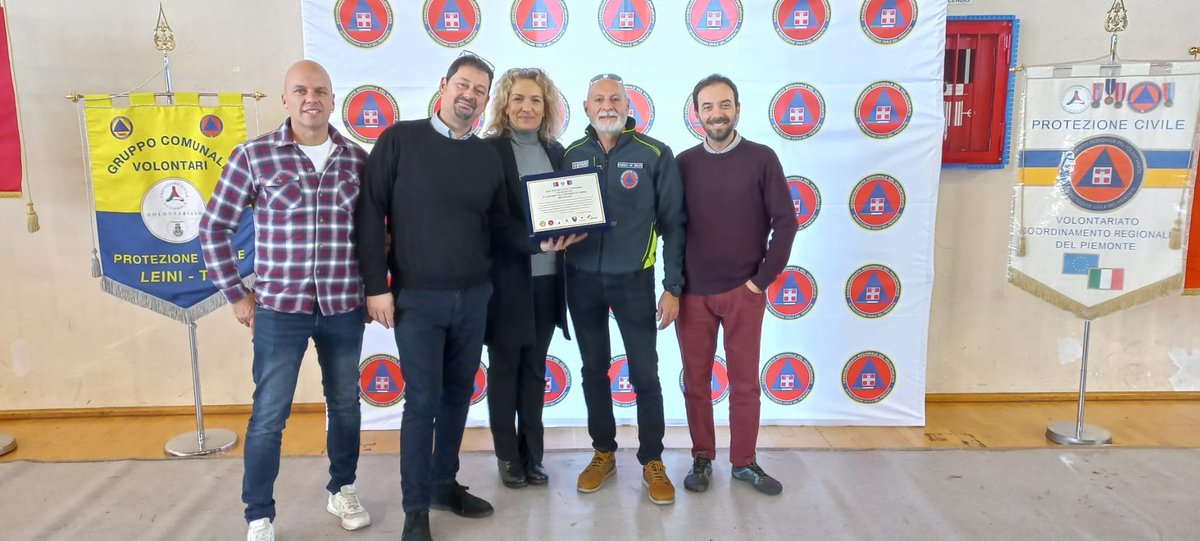 m_velluto's tweet photo. I colleghi del @csipiemonte in presidio presso la Protezione Civile regionale, premiati ieri dalle Organizzazioni di Volontariato per il lavoro svolto in Unità di Crisi durante la gestione Covid. Riconoscimento meritatissimo: orgogliosi di voi. Con @ProCivPiemonte, @dpennasilico https://t.co/L4vtE8meME