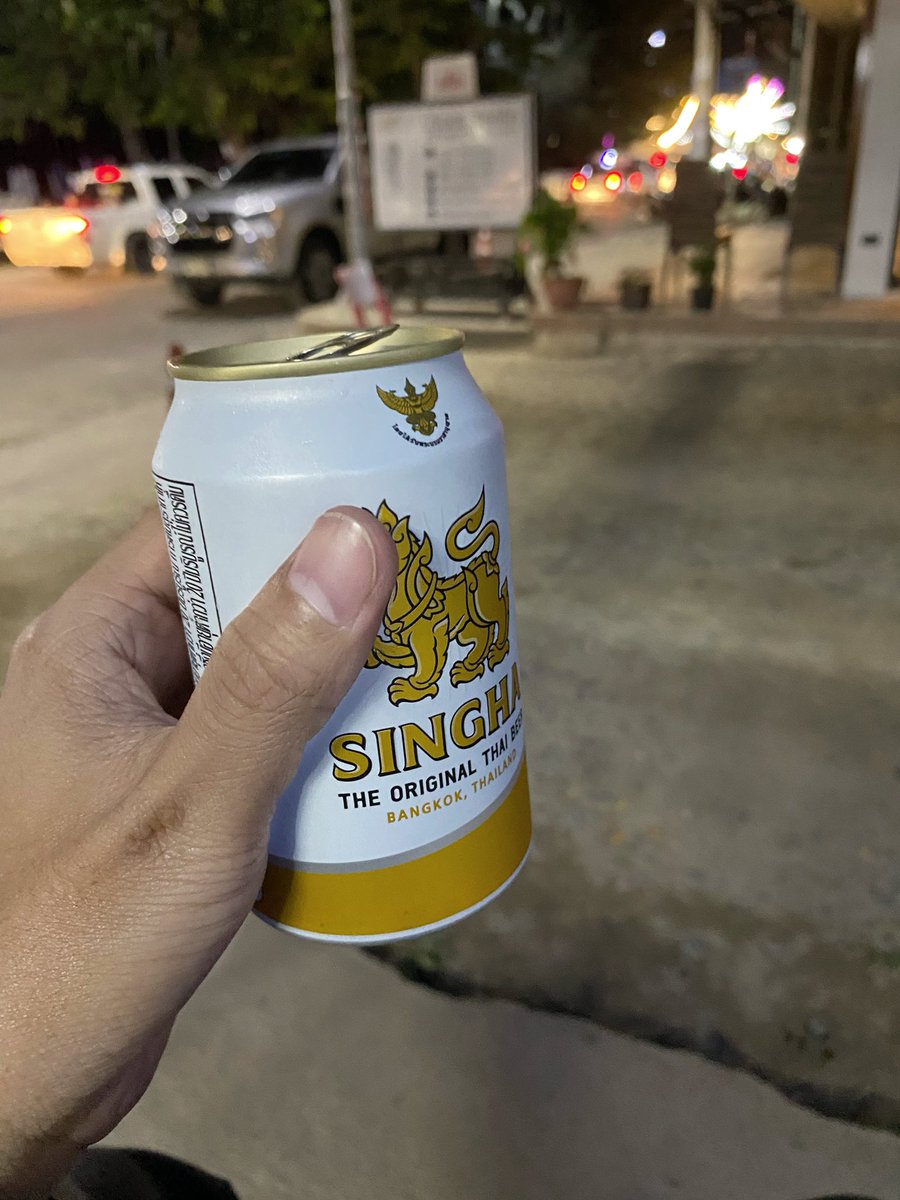 ChnKat's tweet photo. ให้เหล้าได้ทำหน้าที่ของมันไปก่อน ไม่ว่าสุดท้ายมันจะเป็นยังไง ก็ค่อยว่ากันอีกที #เบื่อ #ราชบุรี https://t.co/bMMHIUumUC