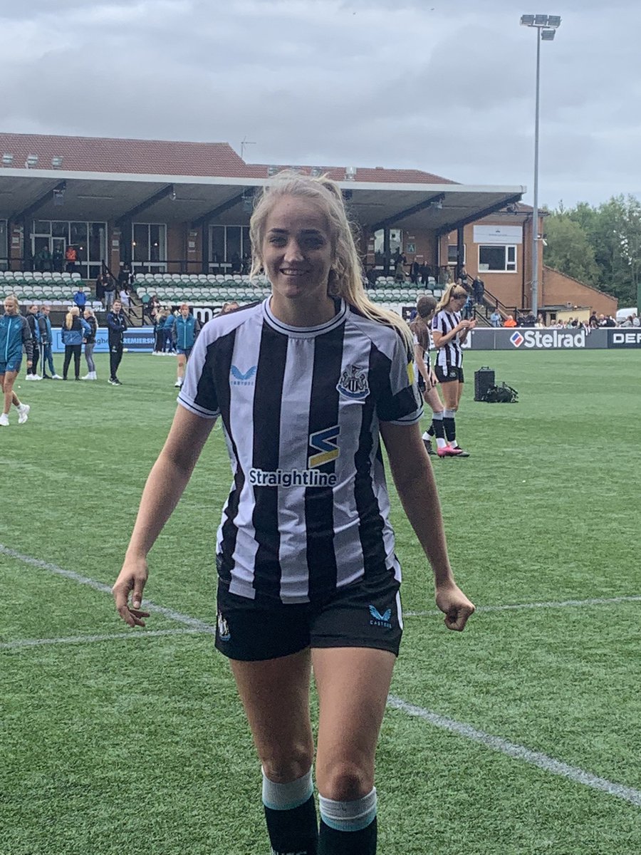 zoerobson06's tweet photo. good luck today @LaurenRobson15 big day at st James. So excited for you!! Cmon newcastle!! @NUFC @NUFCWomen ⚽️ https://t.co/YJ3dBWfsA5