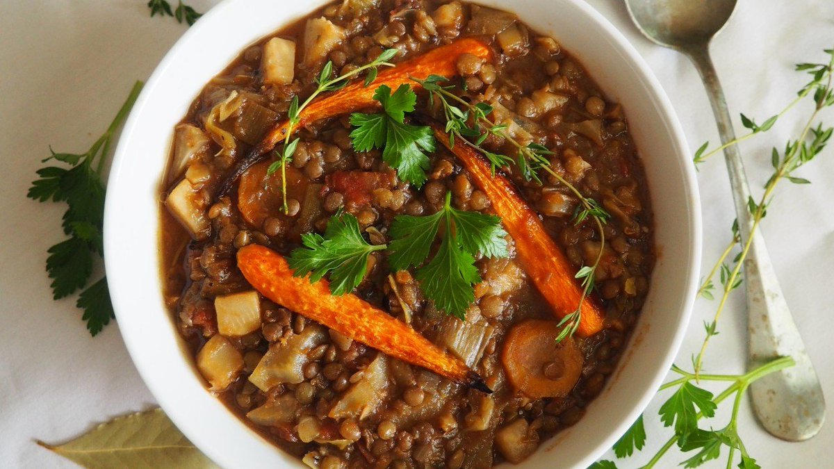😋Loved Lizzy's sausage and lentil cassoulet? 

Us too 💕

Here's how to make it 👇

facebook.com/IrelandAMVMTV/…

#IrelandAM