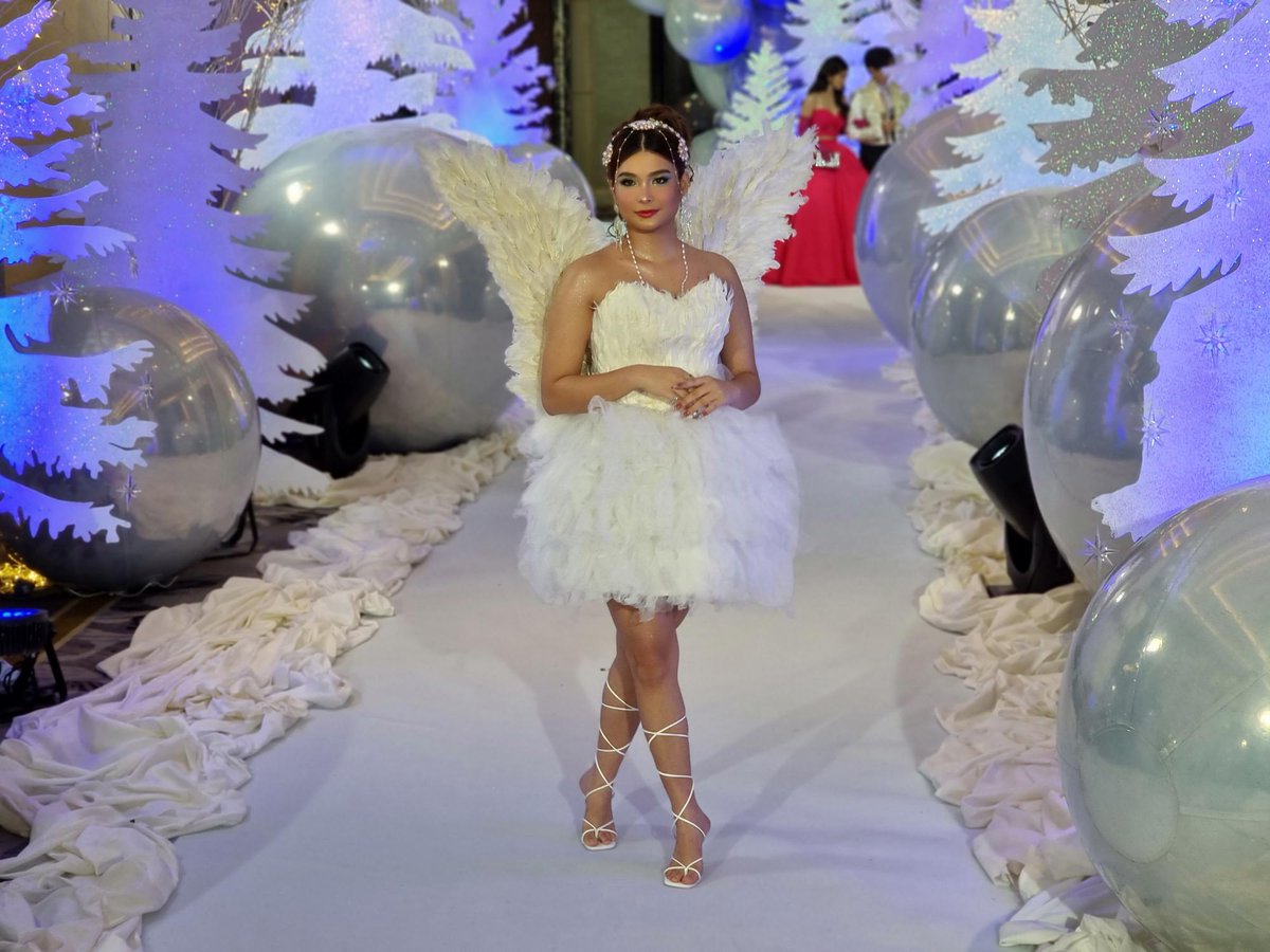 ABSCBNNews's tweet photo. PBB big winner Anji Salvacion arrives at the Star Magic event in style. #StarMagicalChristmas #StarMagic30 https://t.co/erughtK2js