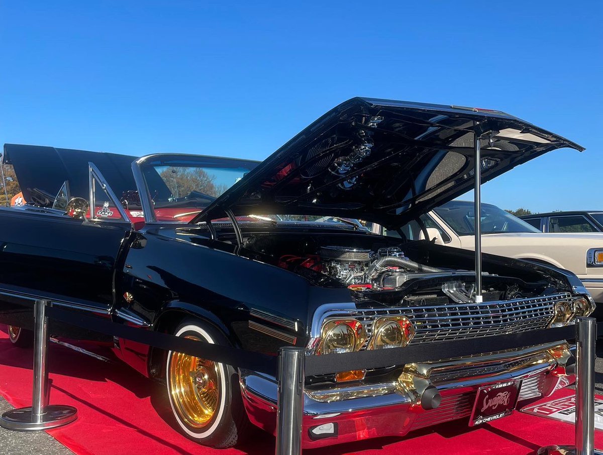 auto_goldies's tweet photo. 間もなく12月ですが、日中は半袖でいけるぐらいの気候の中ONE LOW CAR SHOW &amp; SWAP MEET出店してきました！

絶好の位置で、お陰様でブースも大盛況の1日でした！

本当にたくさんの方お立ち寄りいただきました、ありがとうございました🙇‍♂️

#onelow
#onelowmagazine 
#lowrider
#ローライダー https://t.co/vhBLyF1T9X