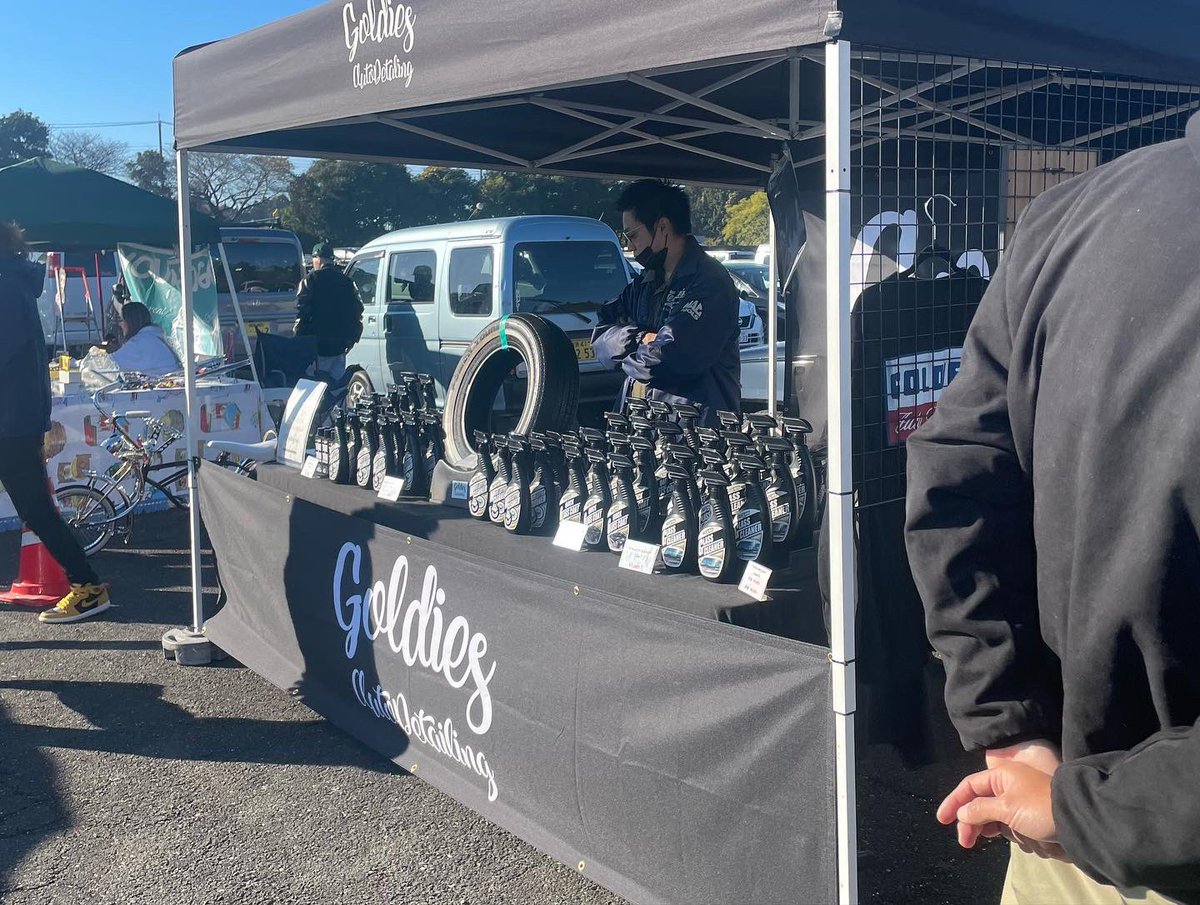 auto_goldies's tweet photo. 間もなく12月ですが、日中は半袖でいけるぐらいの気候の中ONE LOW CAR SHOW &amp; SWAP MEET出店してきました！

絶好の位置で、お陰様でブースも大盛況の1日でした！

本当にたくさんの方お立ち寄りいただきました、ありがとうございました🙇‍♂️

#onelow
#onelowmagazine 
#lowrider
#ローライダー https://t.co/vhBLyF1T9X