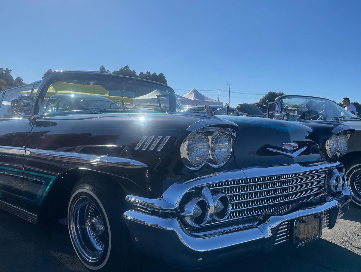 auto_goldies's tweet photo. 間もなく12月ですが、日中は半袖でいけるぐらいの気候の中ONE LOW CAR SHOW &amp; SWAP MEET出店してきました！

絶好の位置で、お陰様でブースも大盛況の1日でした！

本当にたくさんの方お立ち寄りいただきました、ありがとうございました🙇‍♂️

#onelow
#onelowmagazine 
#lowrider
#ローライダー https://t.co/vhBLyF1T9X