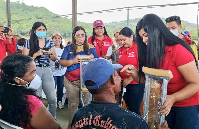 MINPIOFICIAL's tweet photo. Asimismo, se realizó una Jornada de Atención de Salud, consultas médicas, entrega de medicamentos en el marco del #1x10DelBuenGobierno #3Rnets ¡Somos Poder Originario! @anzoateguigob @NicolasMaduro @CLARAVIDALV @ViceSocialT_ve @EpocaIndigena https://t.co/oraODh7uZA