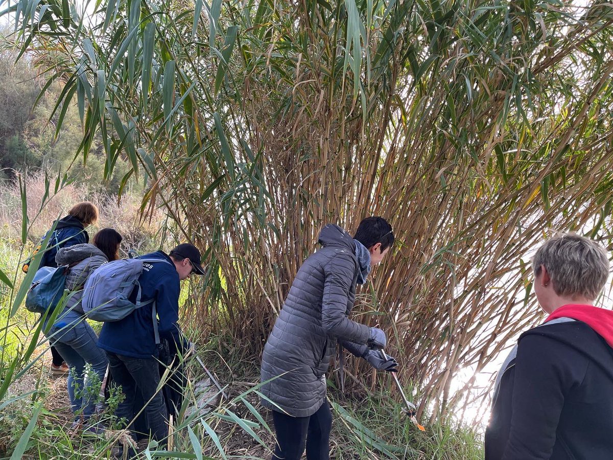 CaneteFilo's tweet photo. ♻️🌊 Recollida de residus a la desembocadura del riu emmarcada dintre de la campanya que vol difondre el valor ecològic del Besòs.

Aquesta campanya vol preservar la riquesa ambiental de la zona i conscienciar a la població perquè millorin les conductes que malmeten aquest espai. https://t.co/ELBKiNhfV6