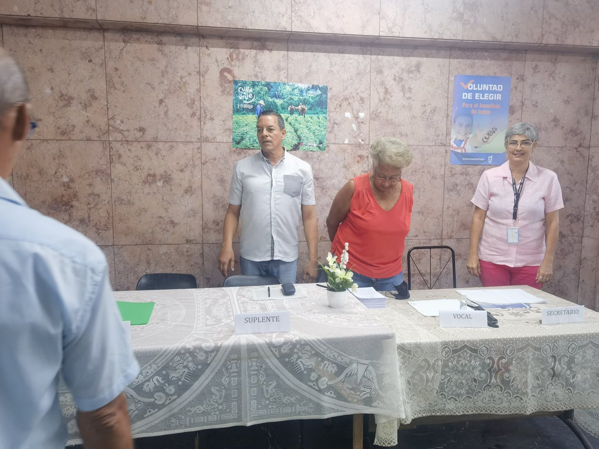 MayraArevich's tweet photo. Ya voté por #Cuba,por mantener nuestra soberanía,por tener https://t.co/Xmt6VNlOk7ís que lucha con fuerzas  por amar construir y seguir haciendo historia,pude elegir quien representa al pueblo en  barrio. #VoluntadDeElegir https://t.co/fzgGHVVm9B