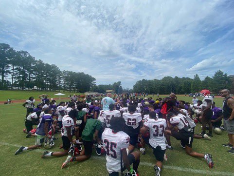 niketaq's tweet photo. This Team is very special to the Dutchtown Community! Continue to speak things into existence.  Thank you @FCAUWGFBCamp @chris_watson1 for sparking belief with our kids.  We are forever grateful 🙏🏿.  BULLDAWGS🐶 Finish the assignment! @DutchtownFB1 #BringThatHammer🐶🏈⚫️🔴⚪️🔨 https://t.co/HpKdiZDRwC