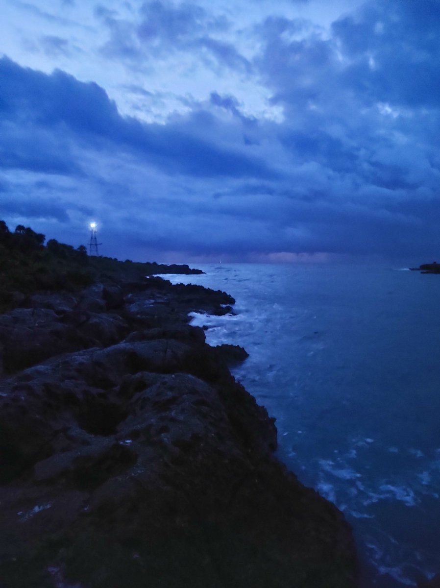 Nunca es tarde para volver a twittear☺️

Aire fresco y tranquilo amanecer. Buen dormingo #Domingo #FinDeSemana