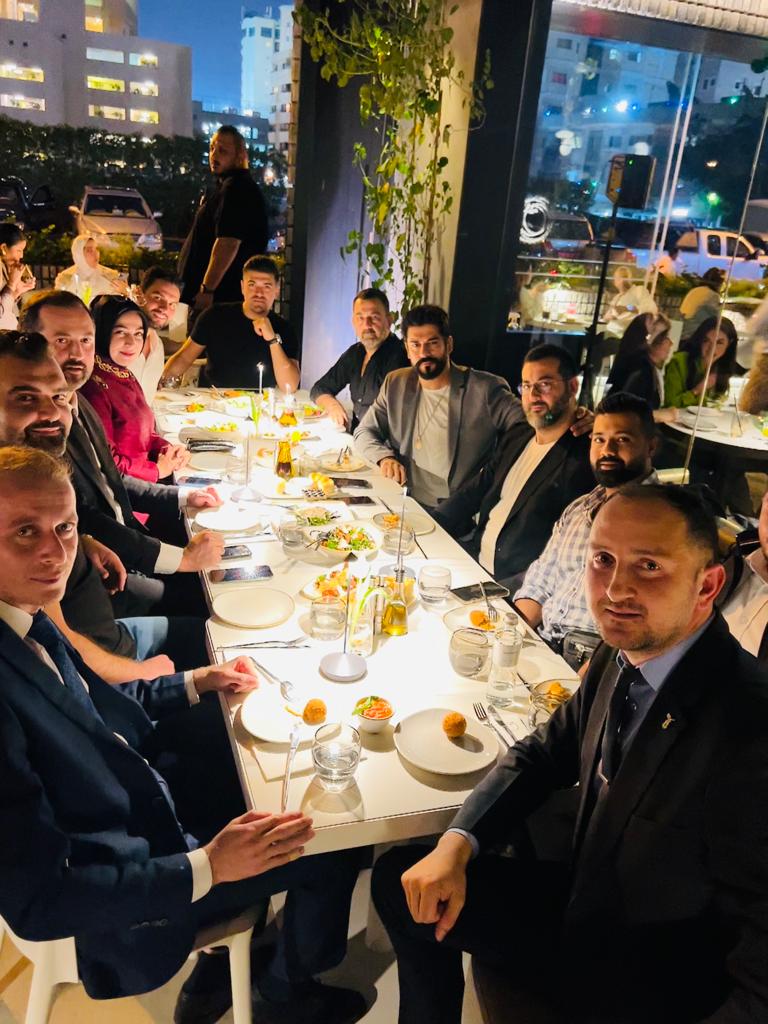 TC_KuveytBE's tweet photo. Büyükelçimiz Tuba Nur Sönmez, Kuveyt'i ziyaret etmekte olan sevilen oyuncumuz Burak Özçivit ile bir araya gelmiştir. Ülkemizin tanıtımında önemli katkısı olan Türk dizi filmleri Kuveyt’te de ilgiyle izleniyor 🎬🎥🥰

@tubanursonmez
@burakozcivit
#KuruluşOsman #TurkishSerials https://t.co/NfwuqDMj5G