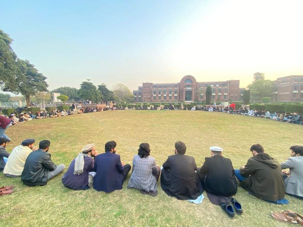 JamiatIIUI's tweet photo. Routine Gathering and Walk with Nazim Jamia.
#JamiatIIUI #JamiatPK #islamabad #university https://t.co/MU60hYSN2x