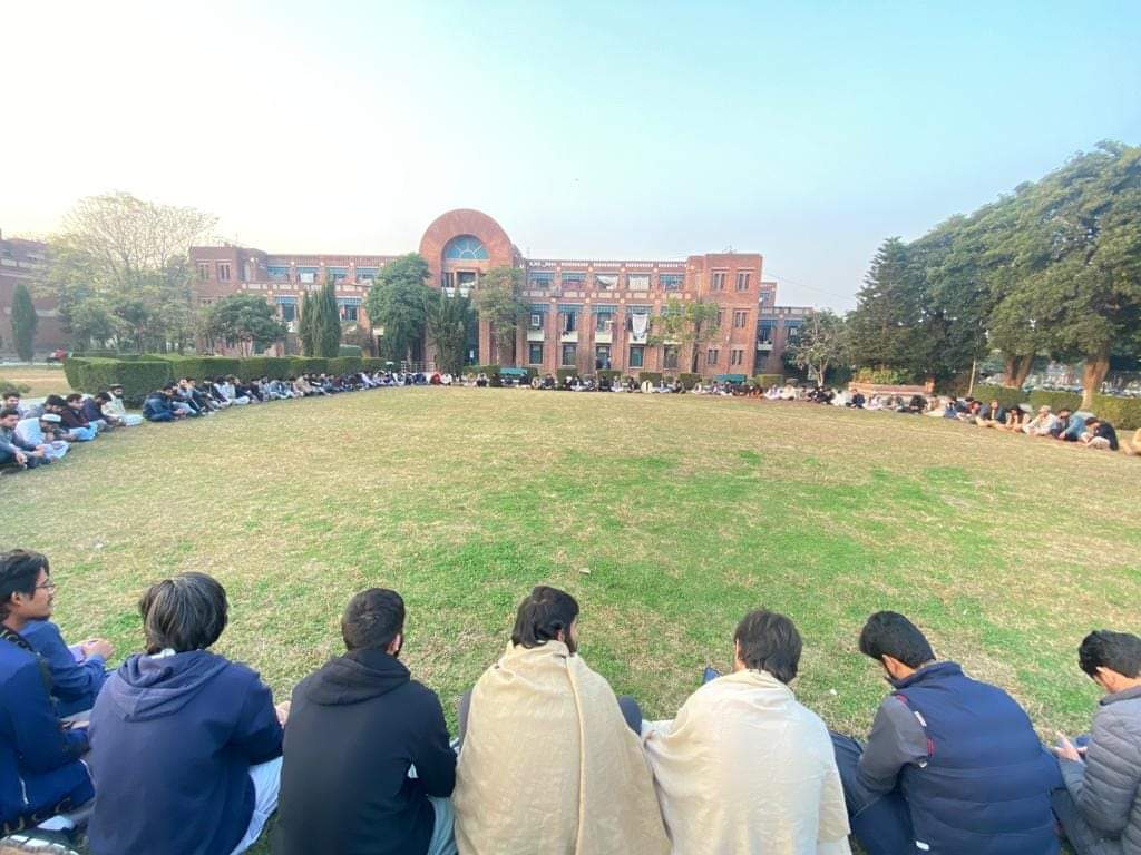 JamiatIIUI's tweet photo. Routine Gathering and Walk with Nazim Jamia.
#JamiatIIUI #JamiatPK #islamabad #university https://t.co/MU60hYSN2x