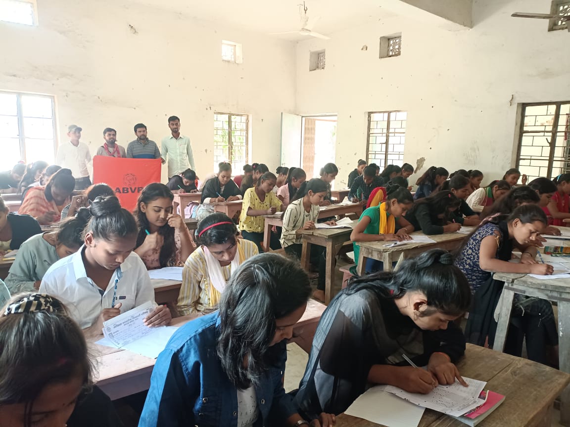 abvp_narayanpur's tweet photo. #अभाविप_नारायणपुर द्वारा आयोजित वार्षिक सामान्य ज्ञान प्रतियोगिता परीक्षा में 9 वीं और 10 वीं के करीब 500 बच्चें शामिल हुए।
@MadhurmilanNayk 
@ABVPVoice 
@abvp_bihar 
@SFShock 
@dheerajkrrgupta 
@DrNageshThakur 
@DrSugrivDas 
@sfdvoice 
@RajSharanShahi1 
@yagywalkya 
@ABVPToday https://t.co/smNJxjD1fN