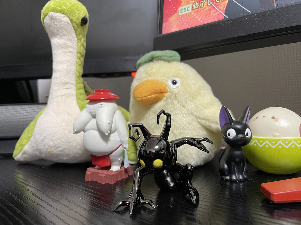 Tara_Coffee's tweet photo. ハイクオリティシャドウ君を横目で見るジジ君 https://t.co/mNWGEK9ZQ8