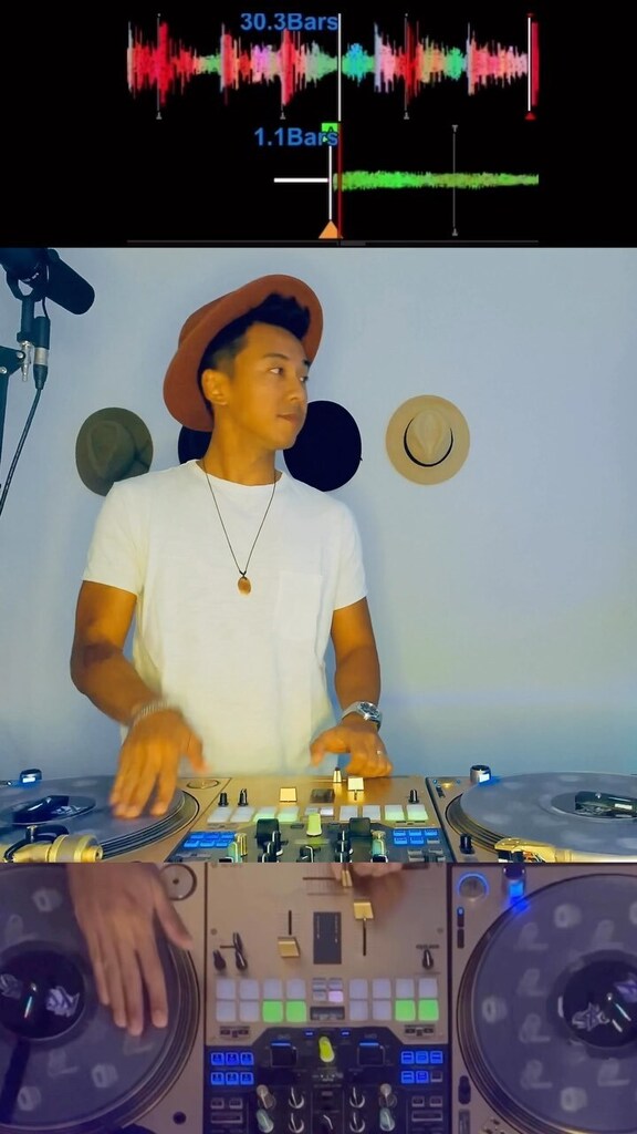 djkrumbs's tweet photo. My @spotify November playlist update 🙂 Enjoy!
#dancehall #afrobeats #hiphop #amapiano #dj #singapore #spotify https://t.co/FWVRYjBZm5 https://t.co/7rHKttweEA