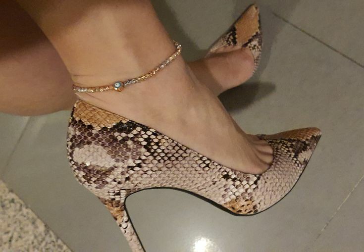 sazaniaa's tweet photo. Need someone to rub my feet for me…

#feetfinder #feetpicsforsales #feetworshi̇p #feetfethish #cashcows https://t.co/BZYPTiupdI