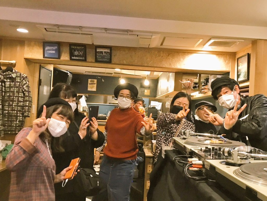 Mayumi3bi's tweet photo. 11/26 diary3 Venus Peter石田くん、小出さん、Johnny Dee 堤田ヒロシくんと!
同窓会のようなイベントでした!
#kogamilkbar https://t.co/9o3zoTFaSM