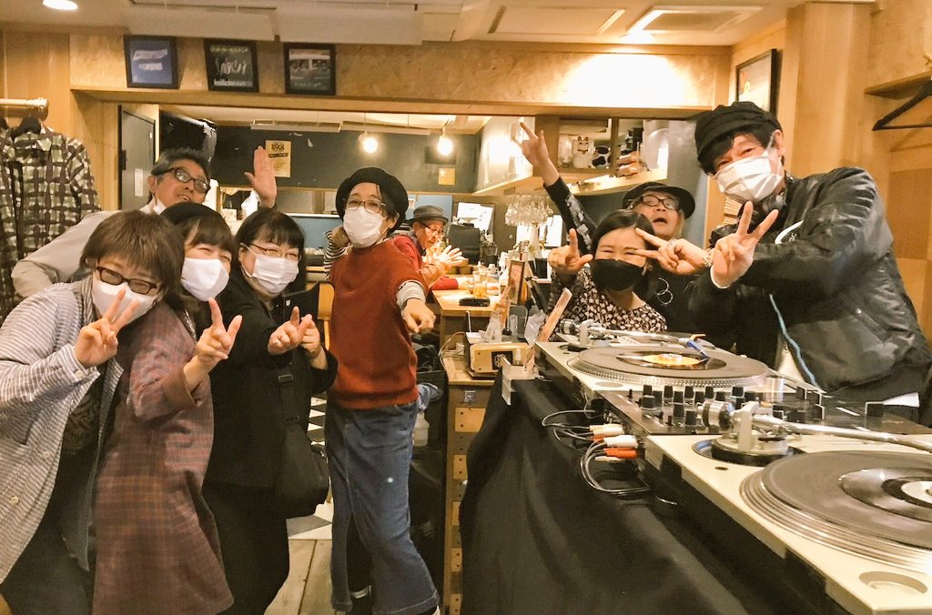 Mayumi3bi's tweet photo. 11/26 diary3 Venus Peter石田くん、小出さん、Johnny Dee 堤田ヒロシくんと!
同窓会のようなイベントでした!
#kogamilkbar https://t.co/9o3zoTFaSM