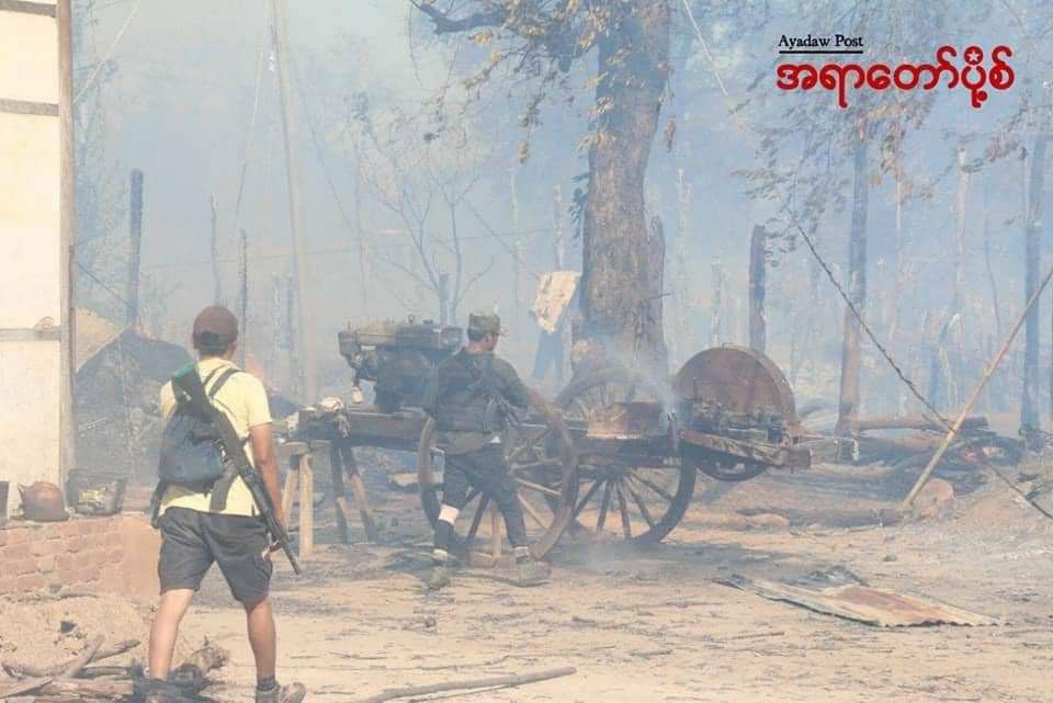 MeeMee09817589's tweet photo. It is reported that over 1200 civilian houses were burnt down until ashes and 21 residents were killed by junta soldiers in Ayartaw tsp, Sagaing division up to this month.  #ViolenceAgainstWomen #16DaysofActivism2022 #2022Nov27Coup #WhatsHappeningInMyanmar https://t.co/p9bqe8T5Tg