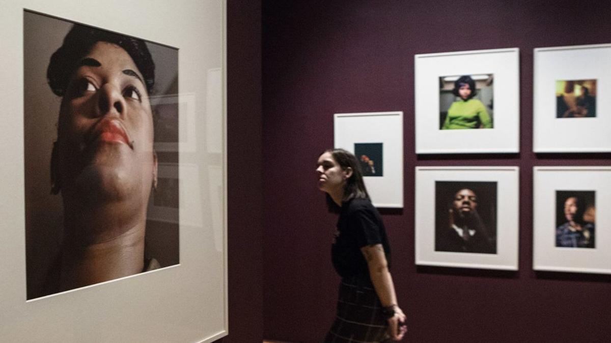 FondoDocArteCon's tweet photo. #LeeFriedlander en #Sala2CCAI @gijon hasta el 29 de enero. Exposición monográfica y cronológica de este fotógrafo dedicado al registro del “paisaje social americano”. @MuseosGijon. Organizada por @fmapfre y @Culturagijon. Para conocer más sobre su obra 👉 https://t.co/XrsaBuLtdn https://t.co/XpJA4BYhjc