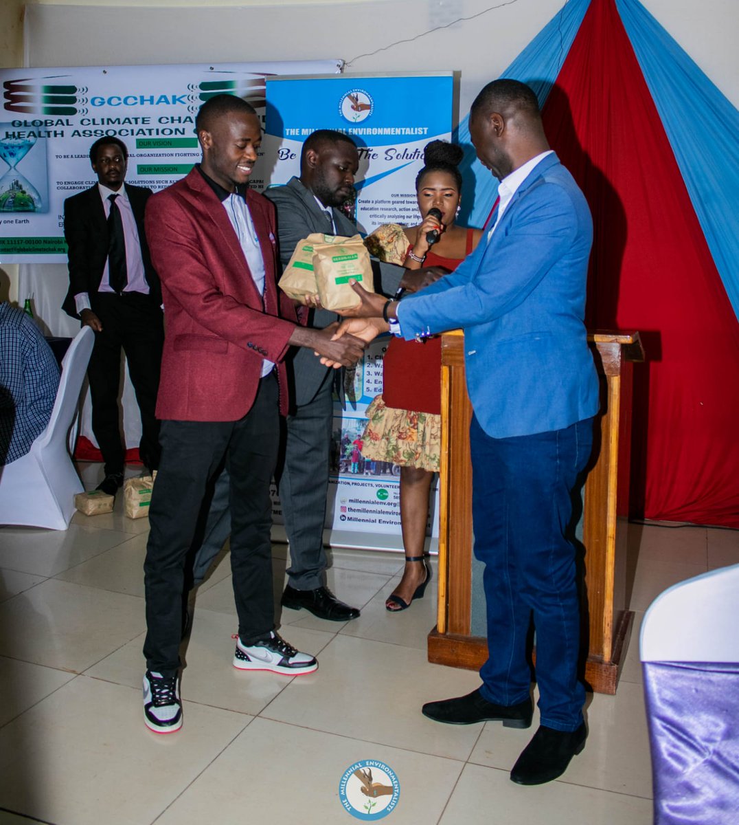 yfga_kenya's tweet photo. @yfga_kenya recieved an award, a certificate and seedballs during the Hummingbird Institutions Awards Gala Night yesterday for being the second runners up for the HIA2022. The HIA recognizes efforts of the grassroot organizations in Kenya in the fight https://t.co/CmRsF1Sl1U
