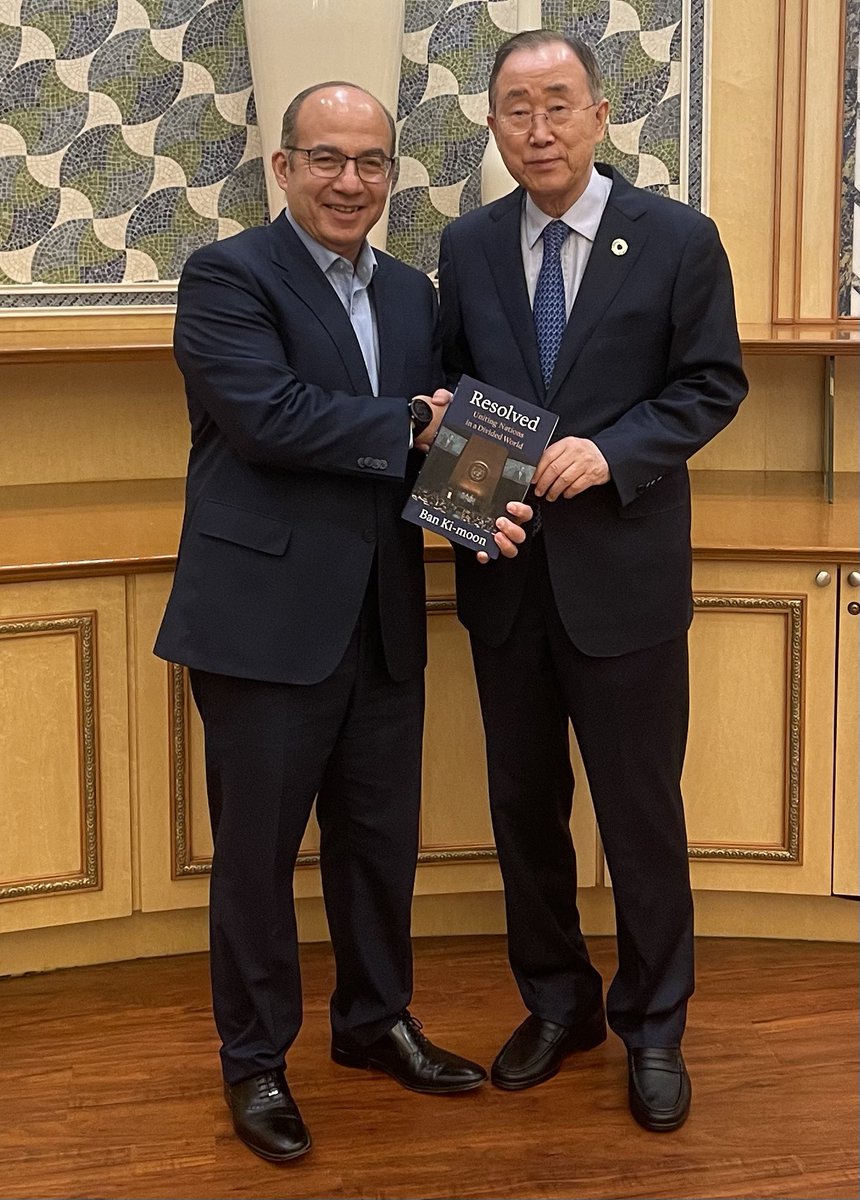 FelipeCalderon's tweet image. Me dio mucho gusto saludar a Ban Ki Moon, exSecretario General de la @ONU_es en tiempos difíciles. Ambos seremos “keynote speakers” (oradores principales) en la Reunión Cumbre del Consejo Mundial de Turismo @WTTC en Riad, Arabia Saudita. #GSWTTC.