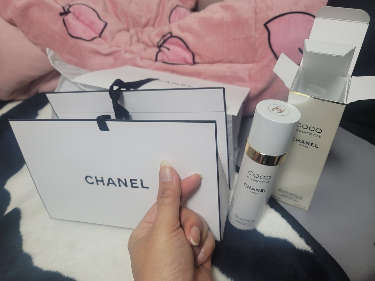 명품 좋아하진 않지만.. 선물 감사해용^^ 잘 쓸께!