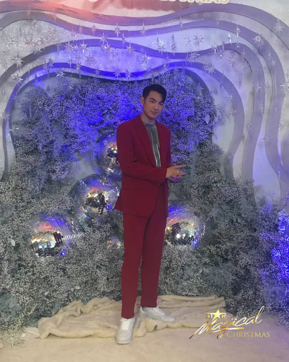 ABSCBN's tweet photo. Darren Espanto stole our hearts tonight 😍! #StarMagicalChristmas #StarMagic30

Catch the magical event in this livestream: https://t.co/bjBeH8xiKB https://t.co/Xo1gd0eria