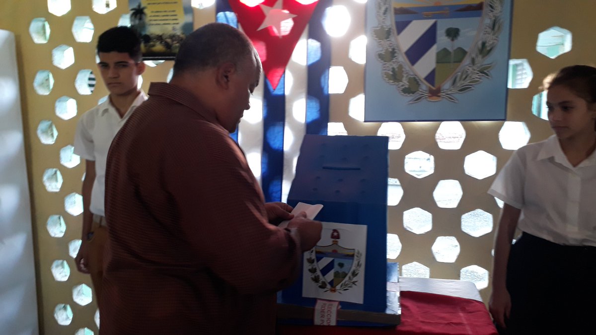 FHHernndez1's tweet photo. Un día especial para #Camagüey y para toda #Cuba. Hoy elegiremos a nuestros Delegados de Circunscripción a las Asambleas Municipales del #PoderPopular. Será una victoria del pueblo #cubano, una victoria de la Revolución. Con la #VoluntadDeElegir, #YoVotoEl27 🇨🇺 https://t.co/9faNZj1t0D