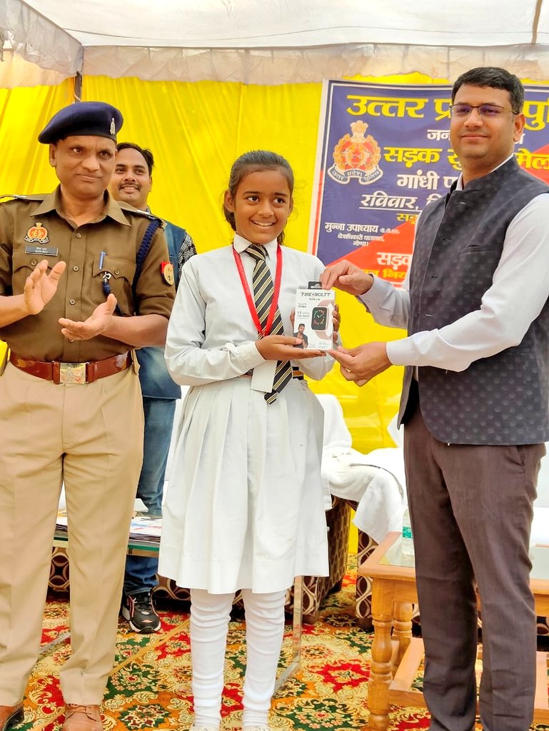 gondapolice's tweet photo. #यातायात_माह_नवंबर_2022 के अंतर्गत गांधी पार्क गोण्डा में आयोजित #सड़क_सुरक्षा_मेला के मुख्य अतिथि @dmgonda2 ने विजयी प्रतिभागियों को किया पुरस्कृत
#RoadSafetyFunFair
#Compititions
#Quiz #Slogan #PosterPainting #Speech https://t.co/Z8Tisxq1zl