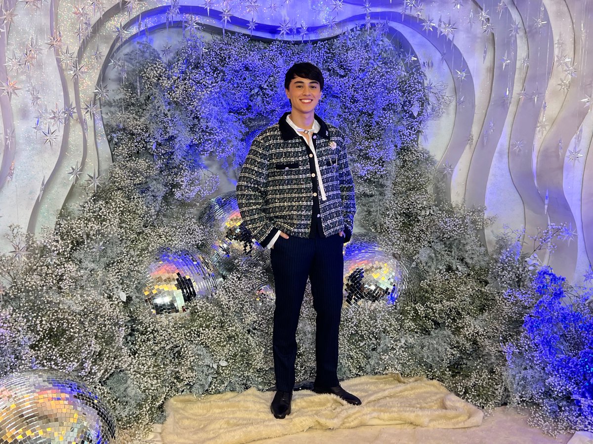 ABSCBNNews's tweet photo. Edward Barber attends the Star Magical Christmas. #StarMagicalChristmas #StarMagic30 https://t.co/MsmfPGATu5