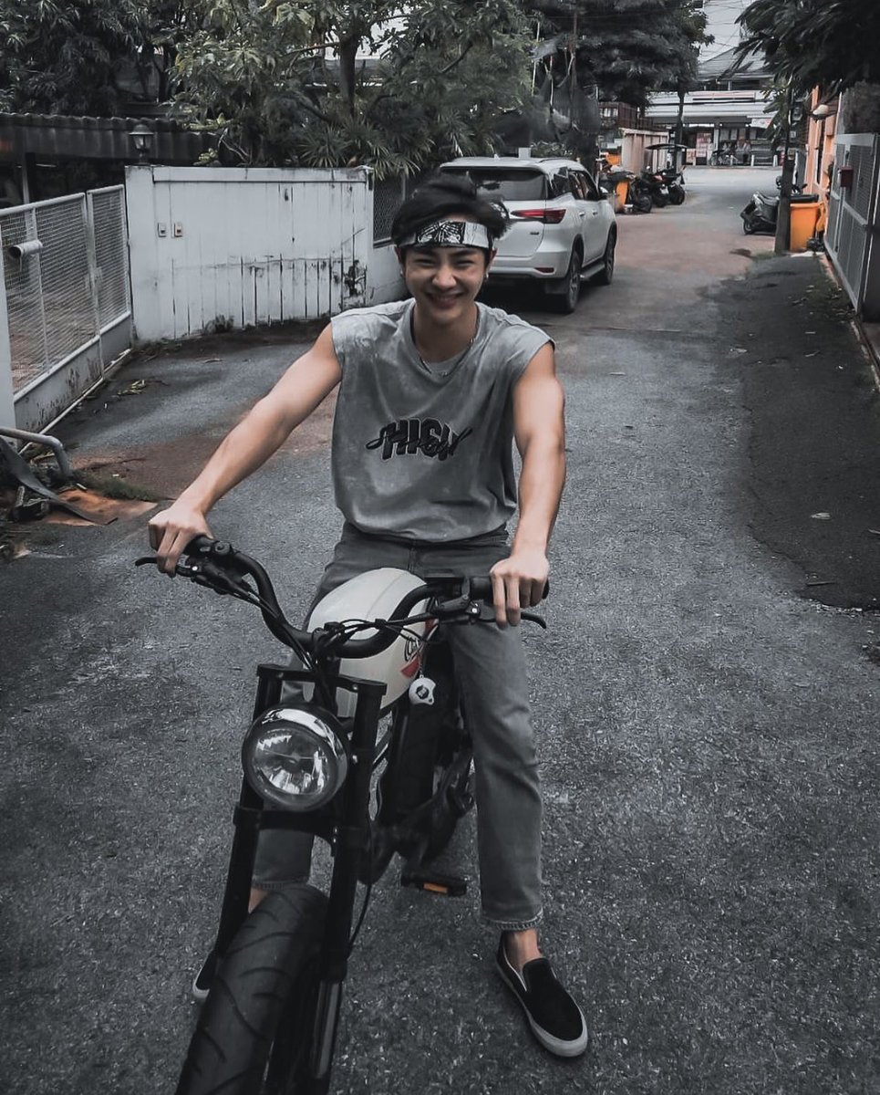 nickzrulez's tweet photo. I always like to see Tata @ta_nannakun wears something simple like this, his body shape looks more toned 🖤
#ta_nannkun #gangsTa #gangsTaStyle https://t.co/i3Uvf6L15L