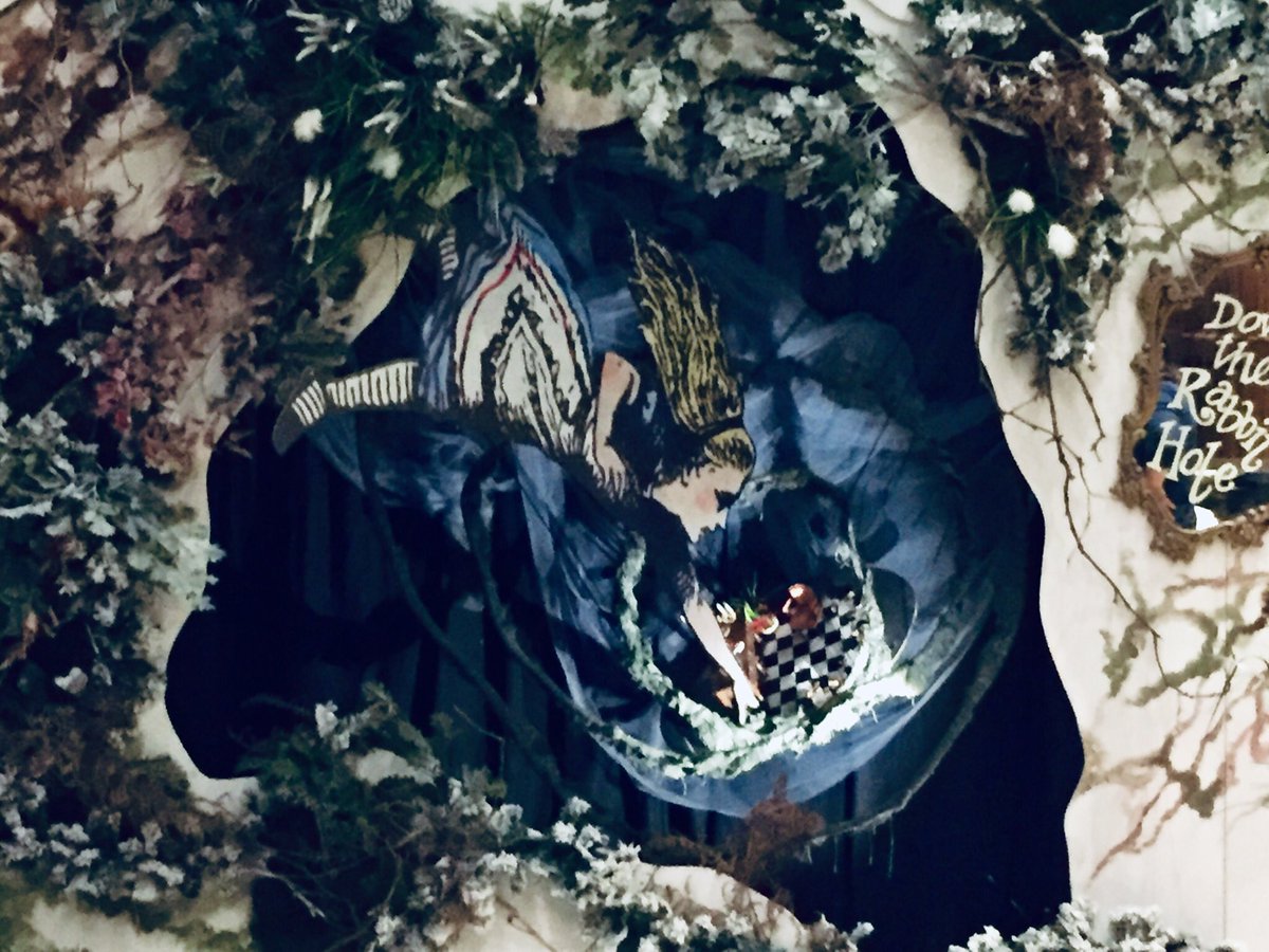 ADaviesNotts's tweet image. Our Alice in Wonderland displays opened @newstead_abbey this weekend! Amazing work from over 140 design students and alumni from @NTUArtandDesign that complements our own installations perfectly. Creativity, magic and invention lead us down that rabbit hole! Come along and dream!