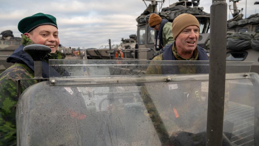 iimefmarines's tweet photo. Know Your Marines
Brig. Gen. Michael McWilliams, Commander of @2ndMLG, visits Marines with CLB-6 in Dragsvik, Finland.
#TaskForceRedCloud deployed to Finland in support of #ExerciseFreezingWinds22 to strengthen relationships between the U.S. Marine Corps and @Puolustusvoimat. https://t.co/HptE2ceRZ2