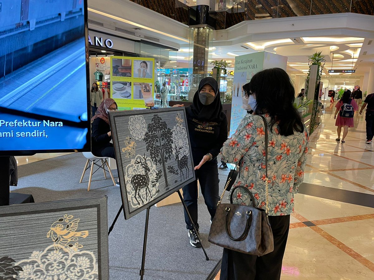 NaraExhibition's tweet photo. We are very grateful to everyone who came to the Nara Prefecture Exhibition from Nov 22nd~27th at #TransStudioBandung! We are honoured to be able introducing Nara traditional crafts, beauty, and household appliances products to Bandung citizen. We hope we can meet you again! https://t.co/nZ5ojb5qpE