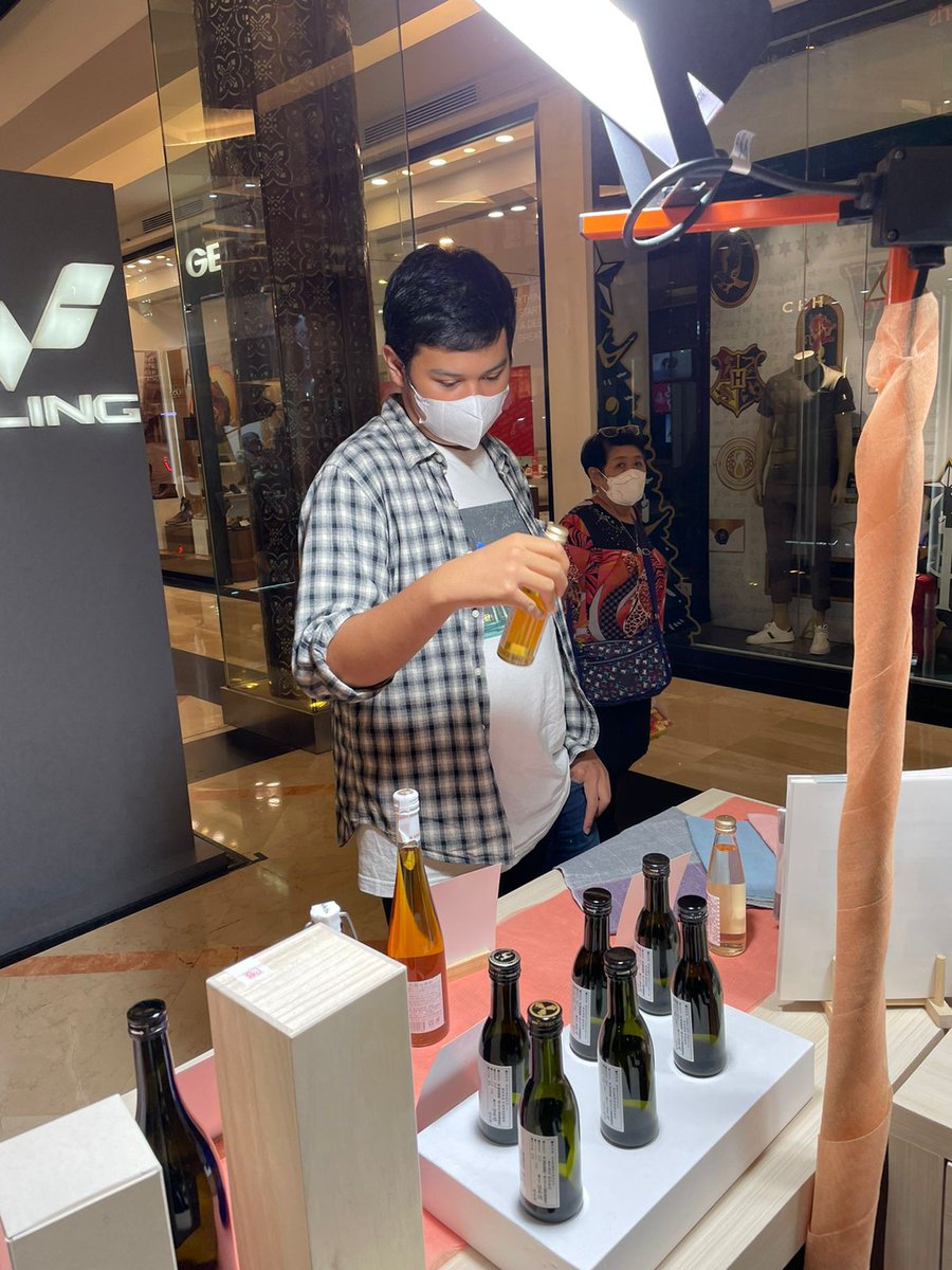 NaraExhibition's tweet photo. We are very grateful to everyone who came to the Nara Prefecture Exhibition from Nov 22nd~27th at #TransStudioBandung! We are honoured to be able introducing Nara traditional crafts, beauty, and household appliances products to Bandung citizen. We hope we can meet you again! https://t.co/nZ5ojb5qpE